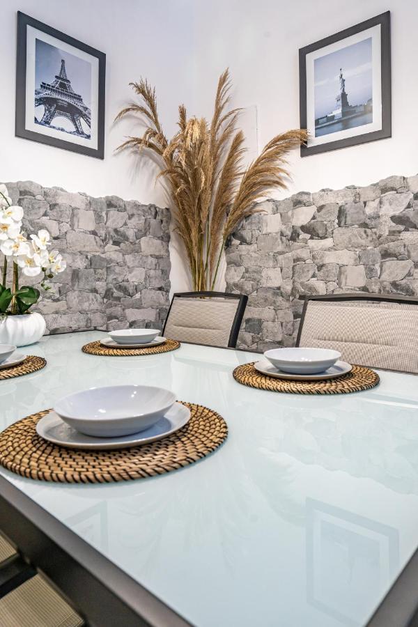Exquisite Studio Apartment With An Original Design Valencia Eksteriør bilde
