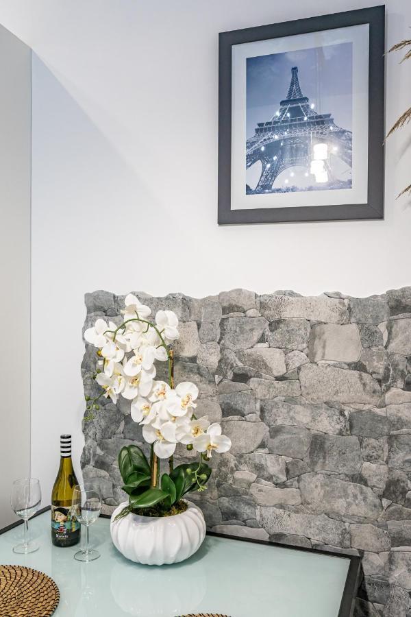 Exquisite Studio Apartment With An Original Design Valencia Eksteriør bilde